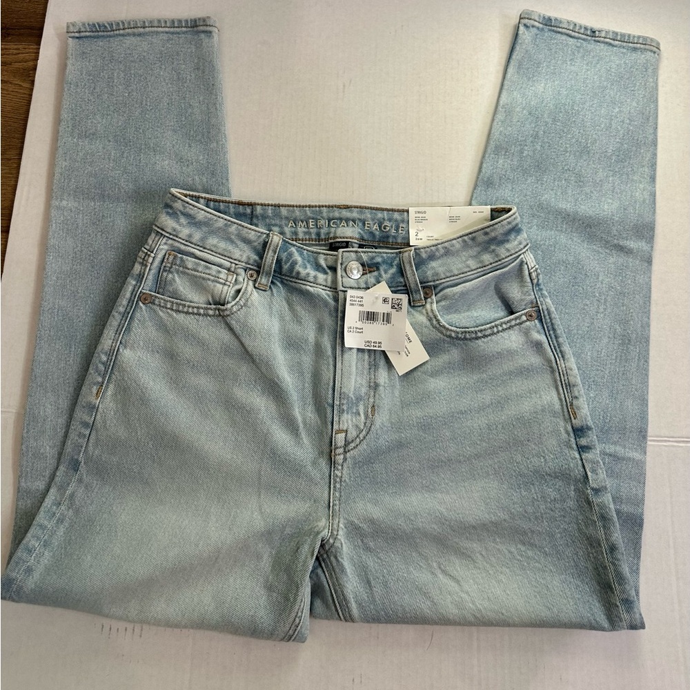 American Eagle Mom Jean Super High Rise Strigid Size 2 Short NWT